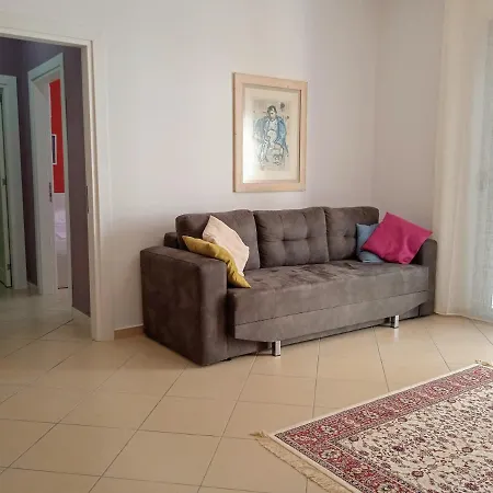 Artist S Apartment *